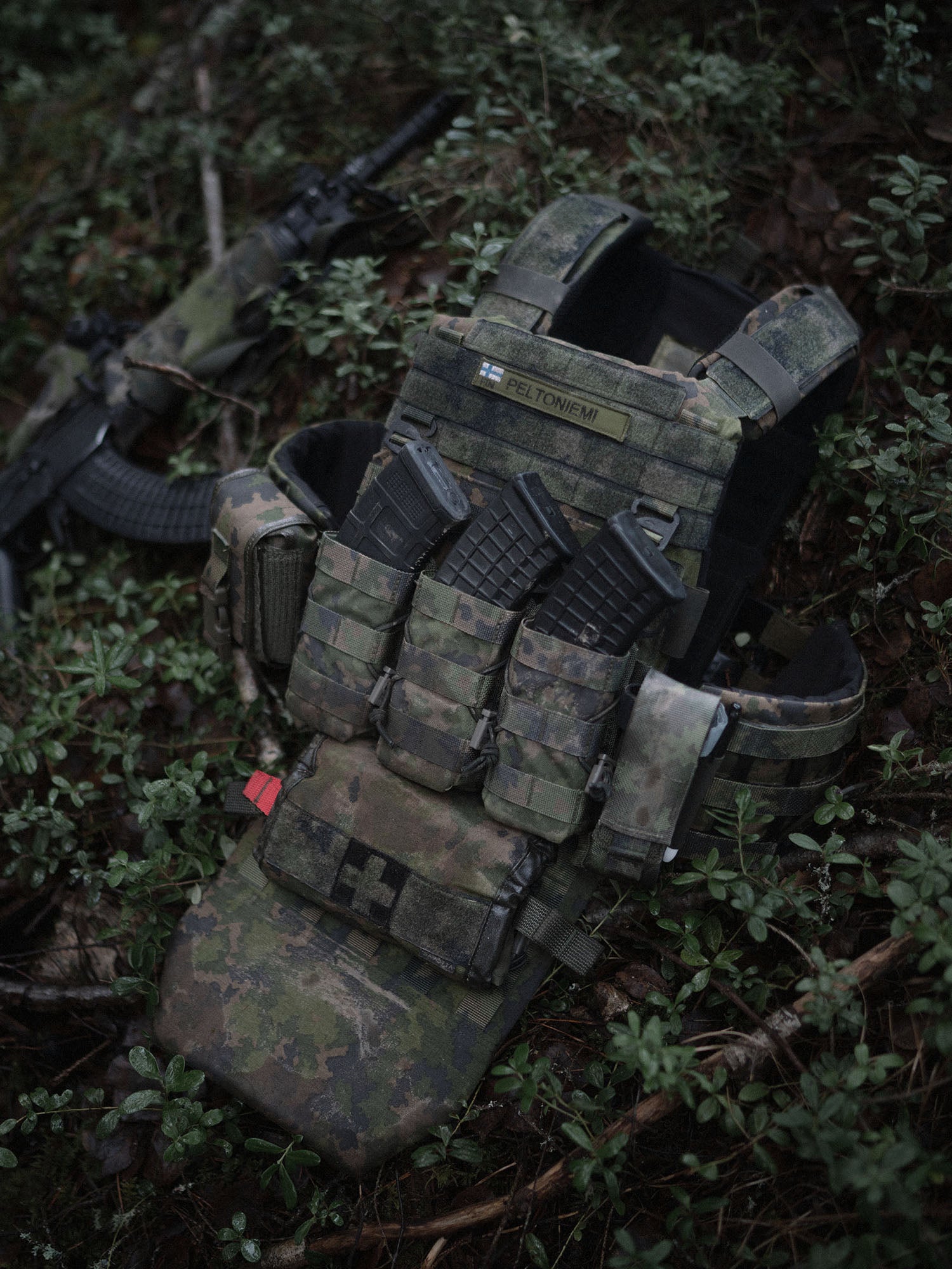 savotta-ot-mag-pouch-ar15-ak-magazintasche-m05-woodland-molle-offen image 7
