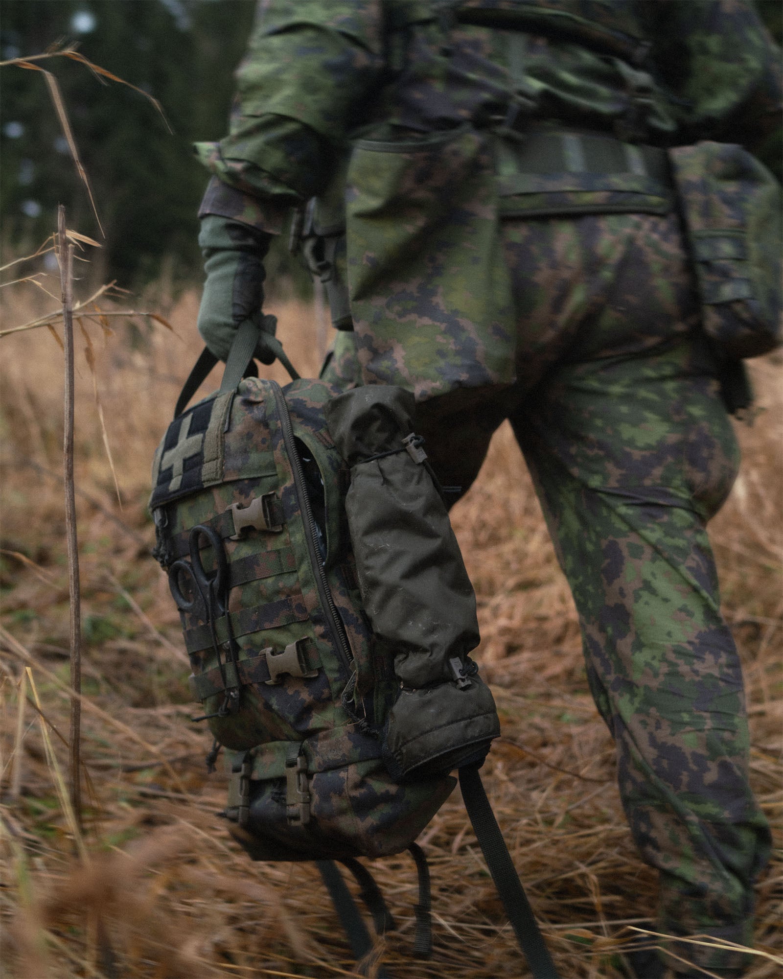 savotta-kahakka-medic-pack-18l-sanit-tsrucksack-m05-woodland-molle image 3