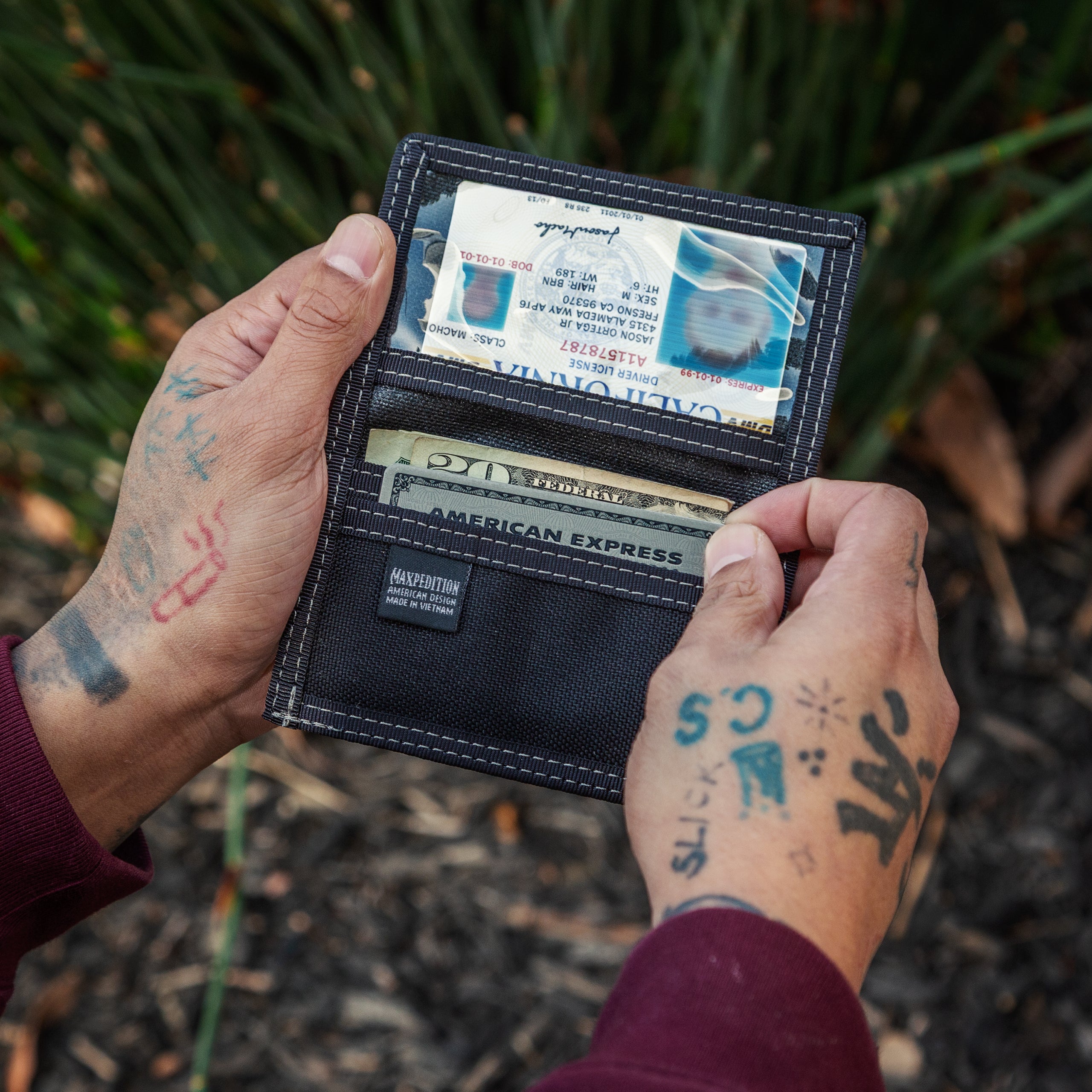maxpedition-legacy-micro-wallet-geldb-rse-black-nylon-mini image 3