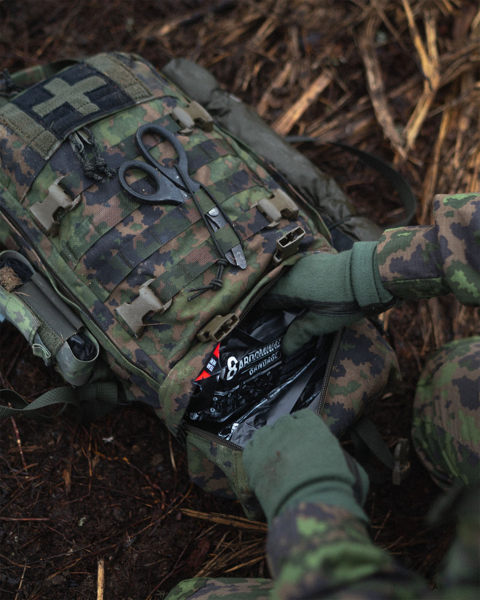 savotta-kahakka-medic-pack-18l-sanit-tsrucksack-m05-woodland-molle image 7