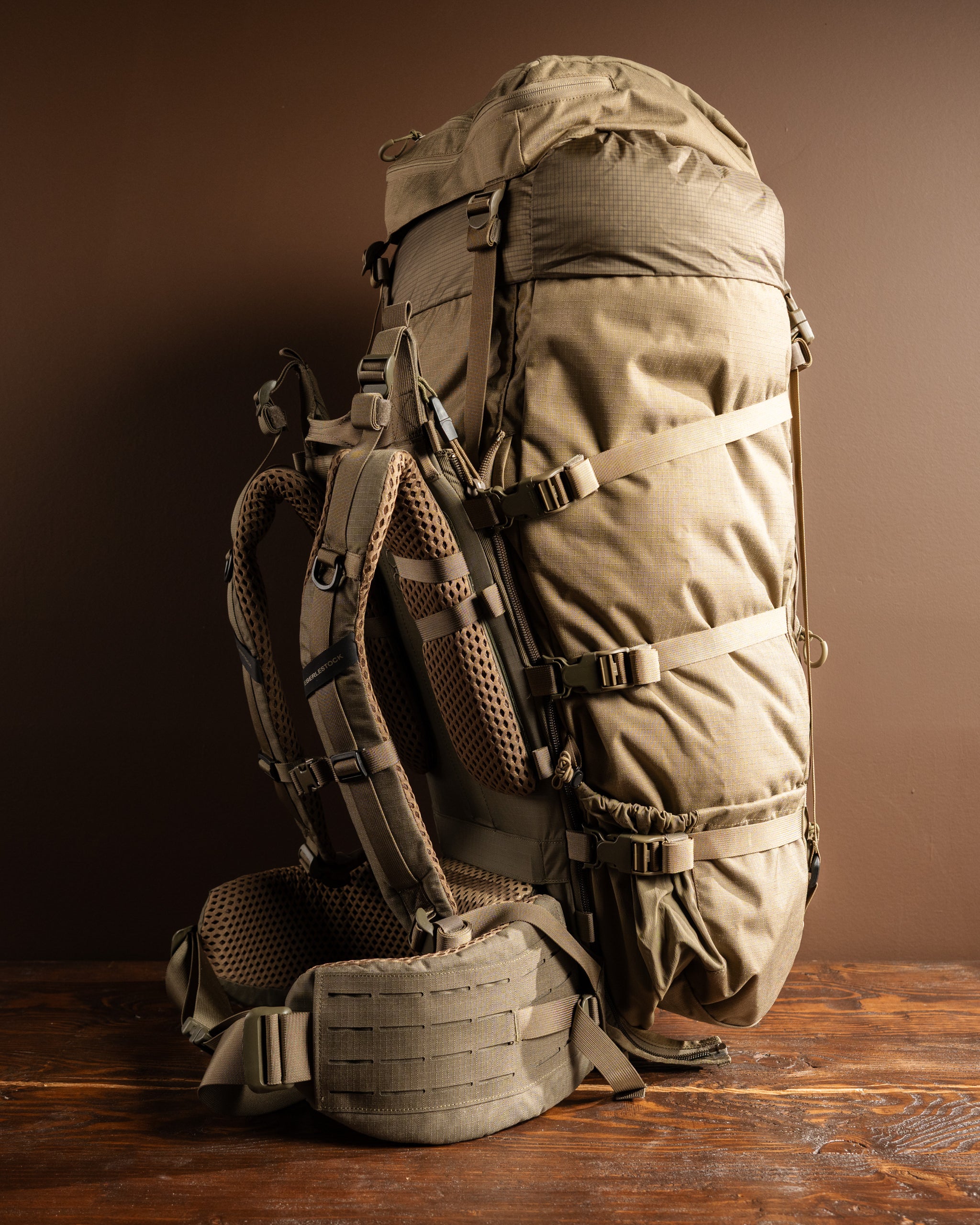 eberlestock-brooks-7000-modframe-rucksack-dry-earth image 6