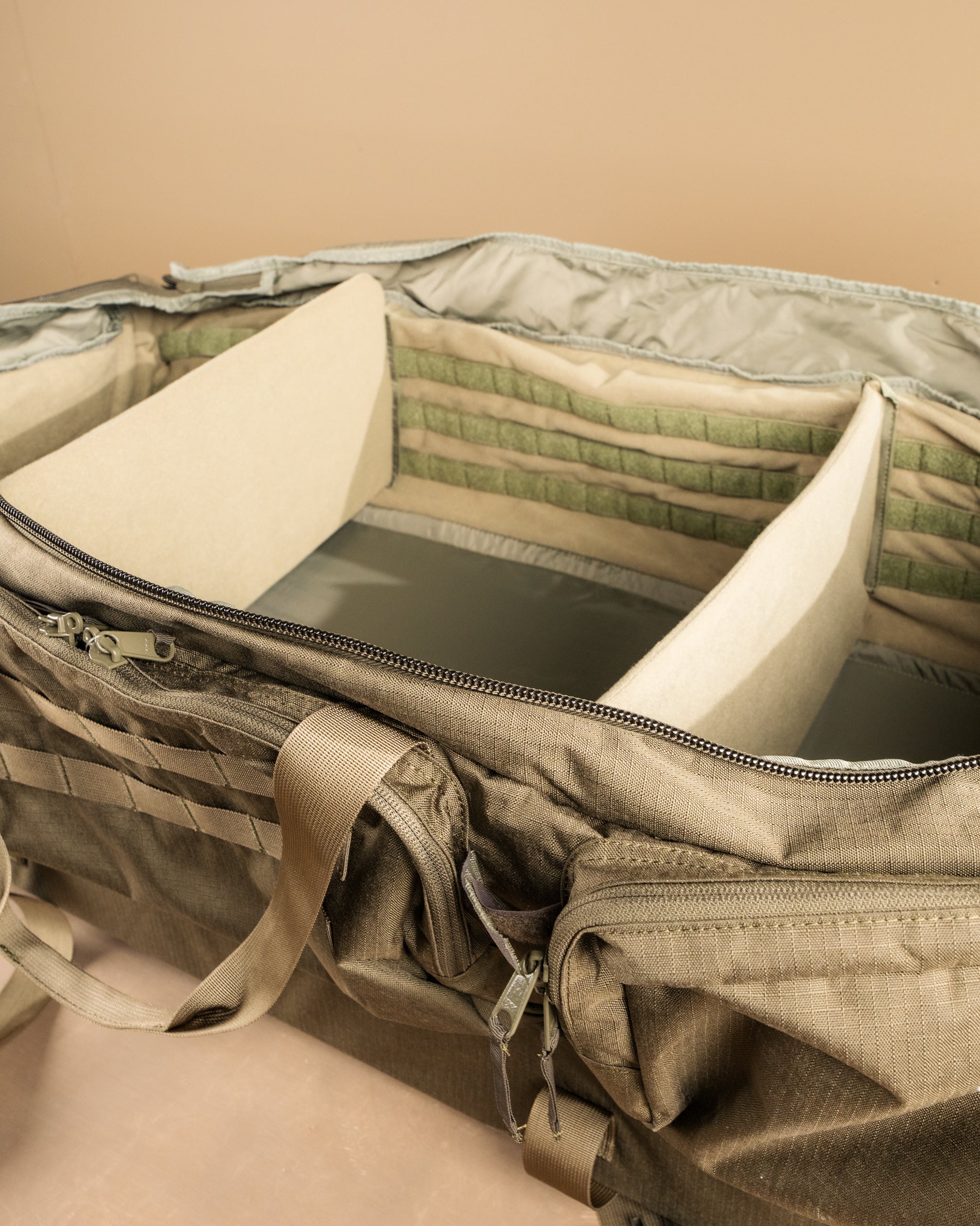 eberlestock-mission-hercules-duffel-rollentasche-coyote-taa image 7