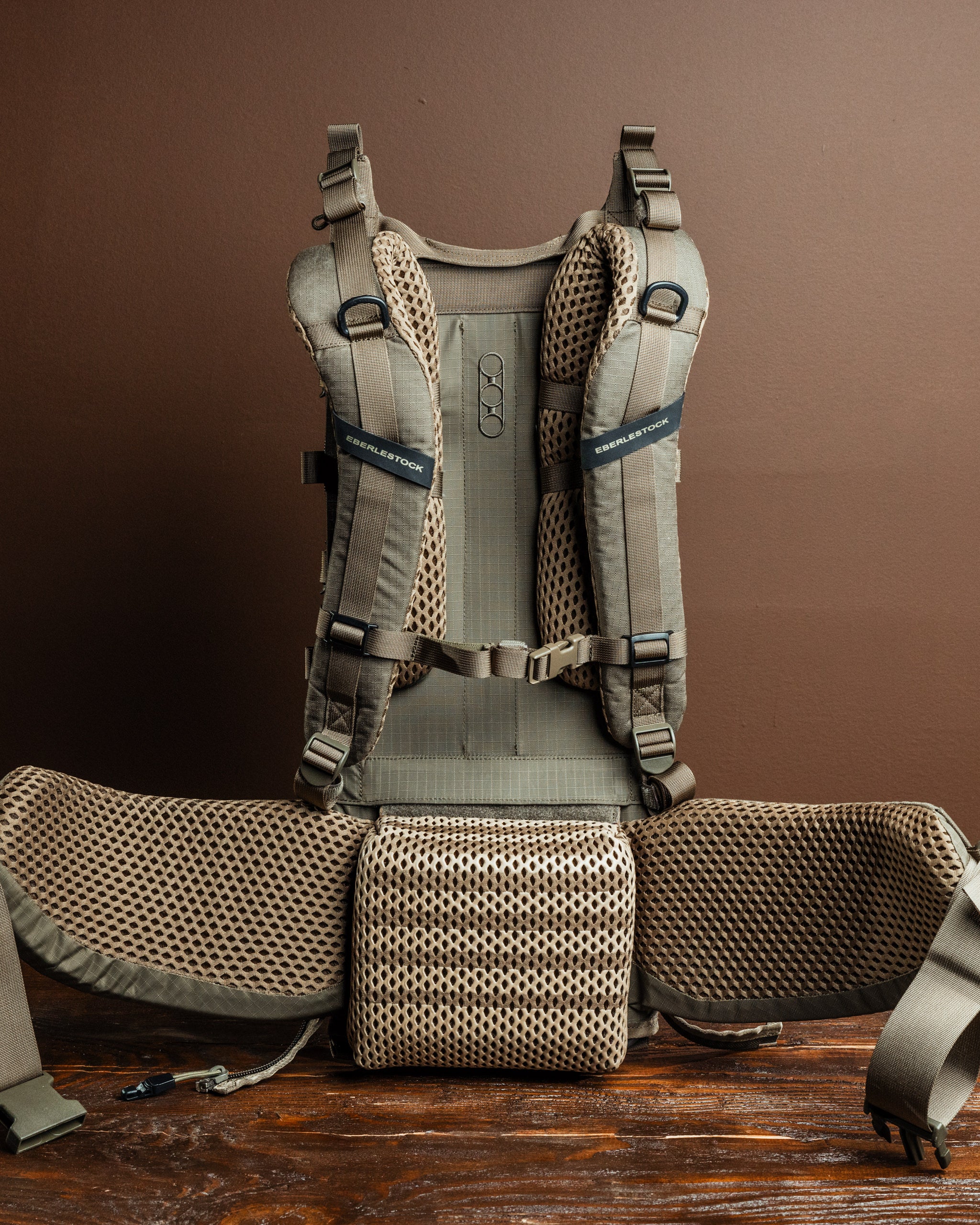 eberlestock-brooks-3500-modframe-rucksack-dry-earth image 8
