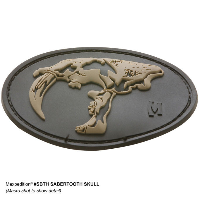 maxpedition-sabertooth-skull-patch-aufn-her-glow image 2