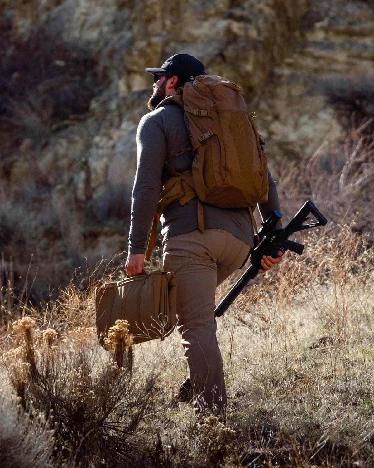 eberlestock-mission-freefall-3000-rucksack-coyote-brown image 4