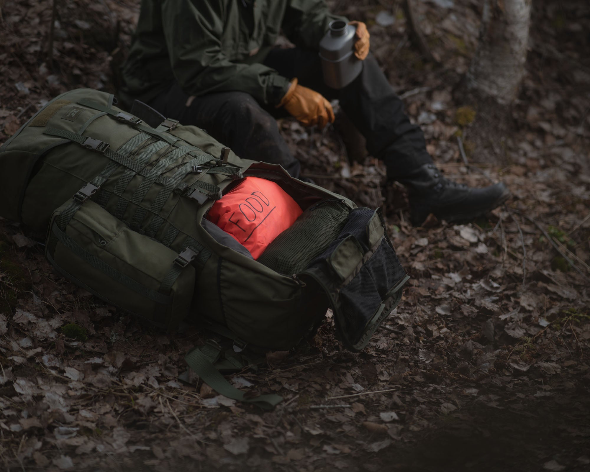 savotta-keikka-packsack-10l-schwarz-rolltop-wasserabweisend image 2