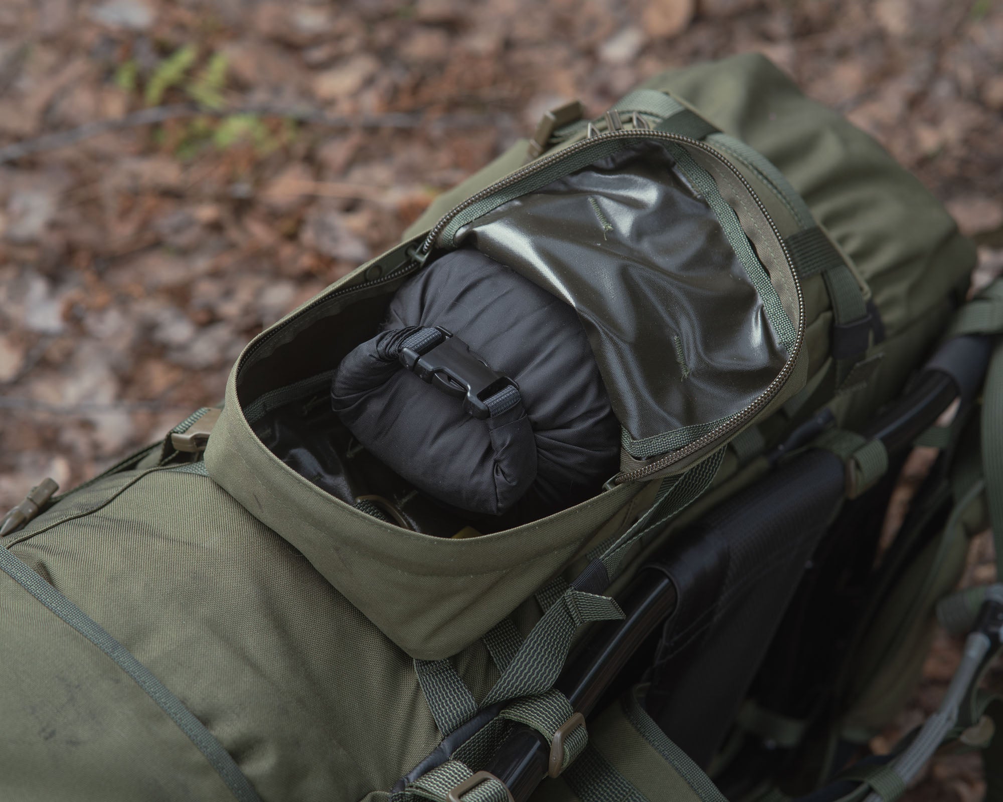savotta-keikka-packsack-10l-schwarz-rolltop-wasserabweisend image 3