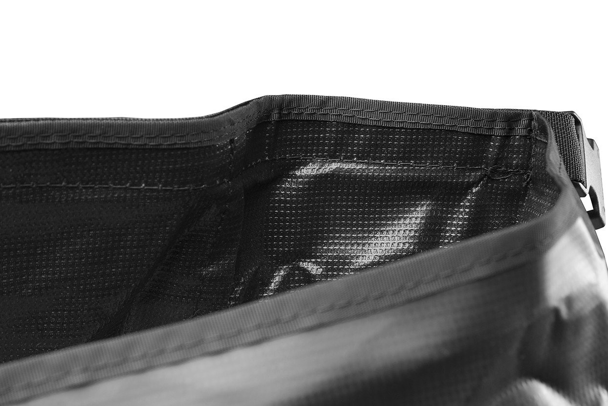 zentauron-m-a-r-s-roll-up-rucksack-45l-pvc-schwarz image 5