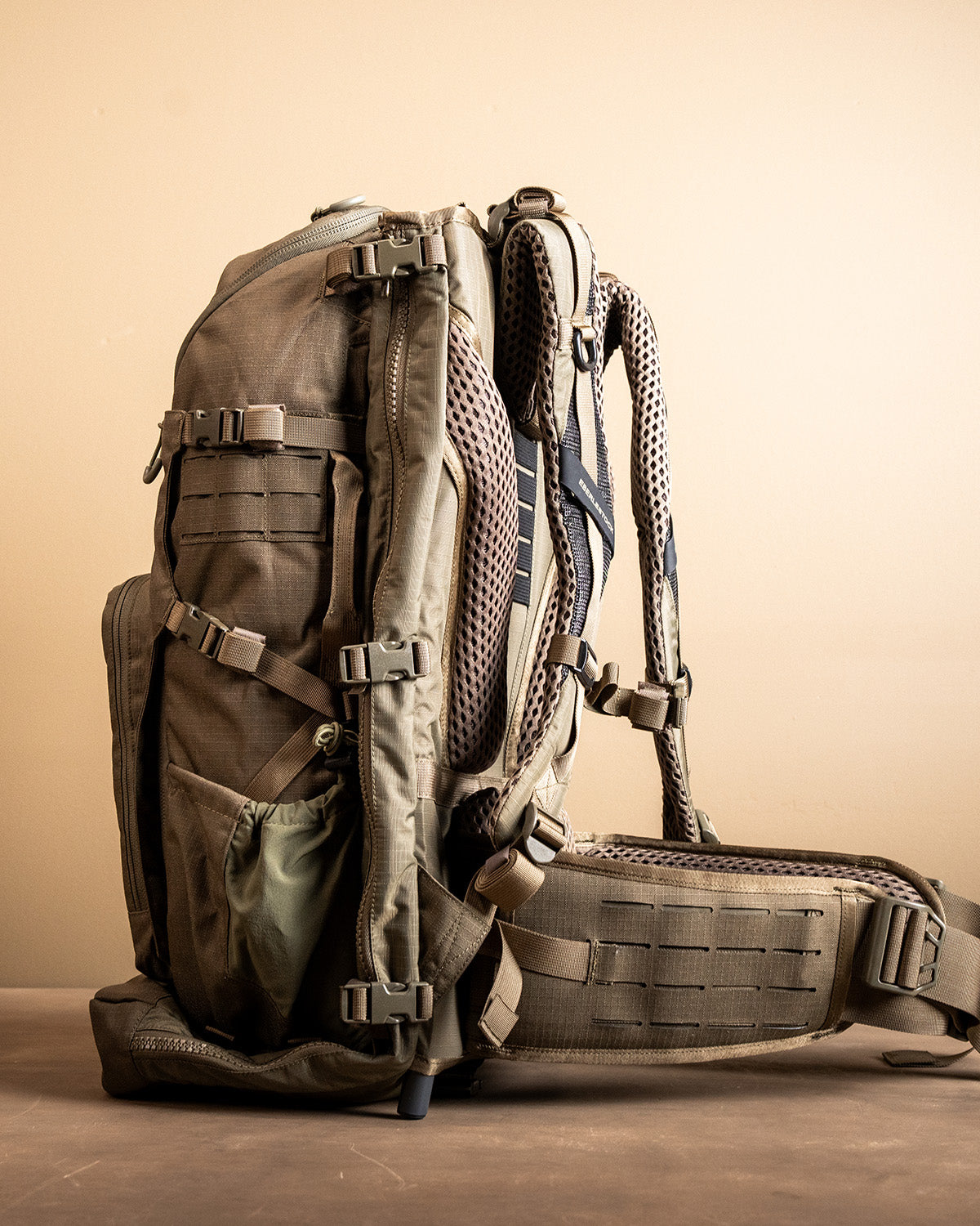 eberlestock-mission-spectre-sniper-rucksack-mit-scabbard image 4