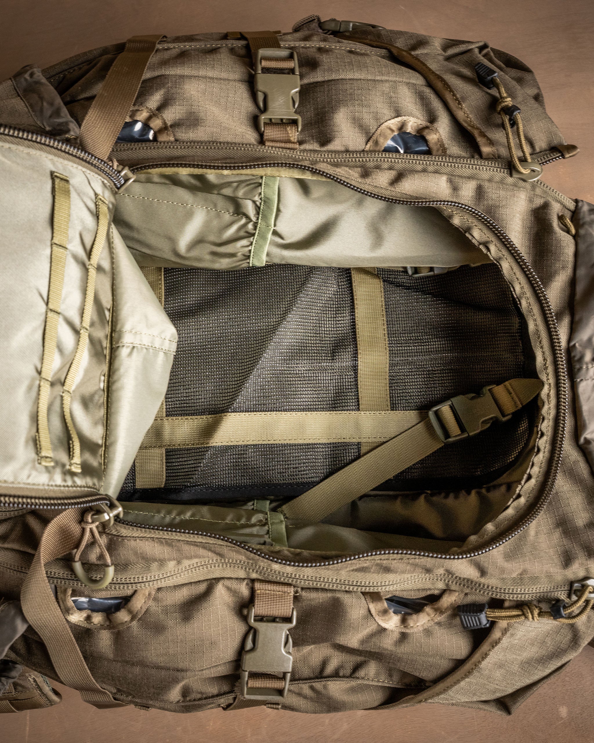 eberlestock-mission-operator-rucksack-coyote-brown-97l image 3